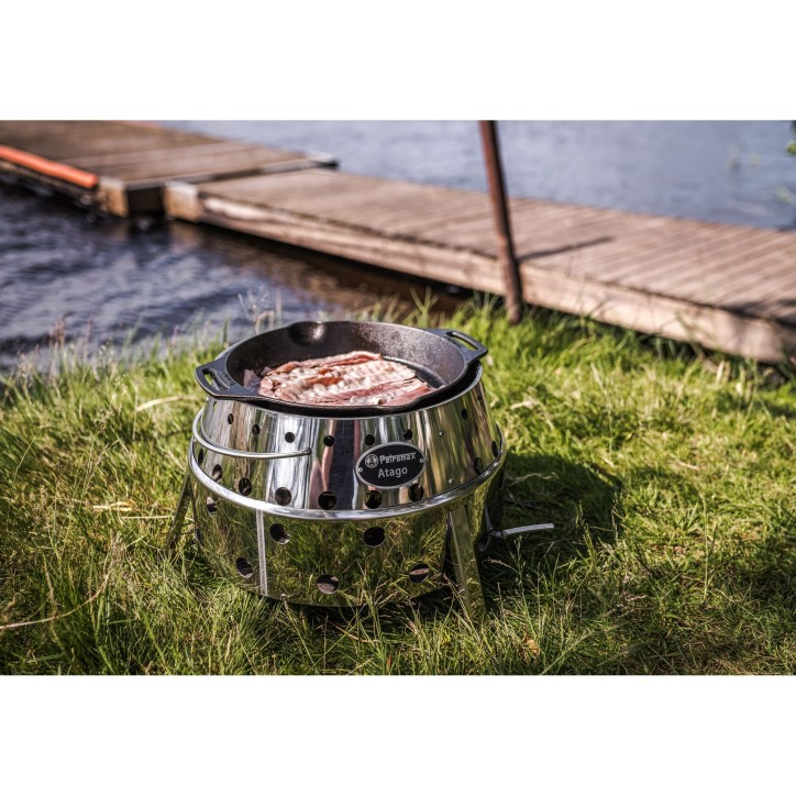 GRILL FIRE SKILLET WITH TWO HANDLES PETROMAX gp30h-t (ø30 cm/2,5 liters) GRILL FIRE SKILLET WITH TWO HANDLES PETROMAX gp30h-t (ø30 cm/2,5 liters)