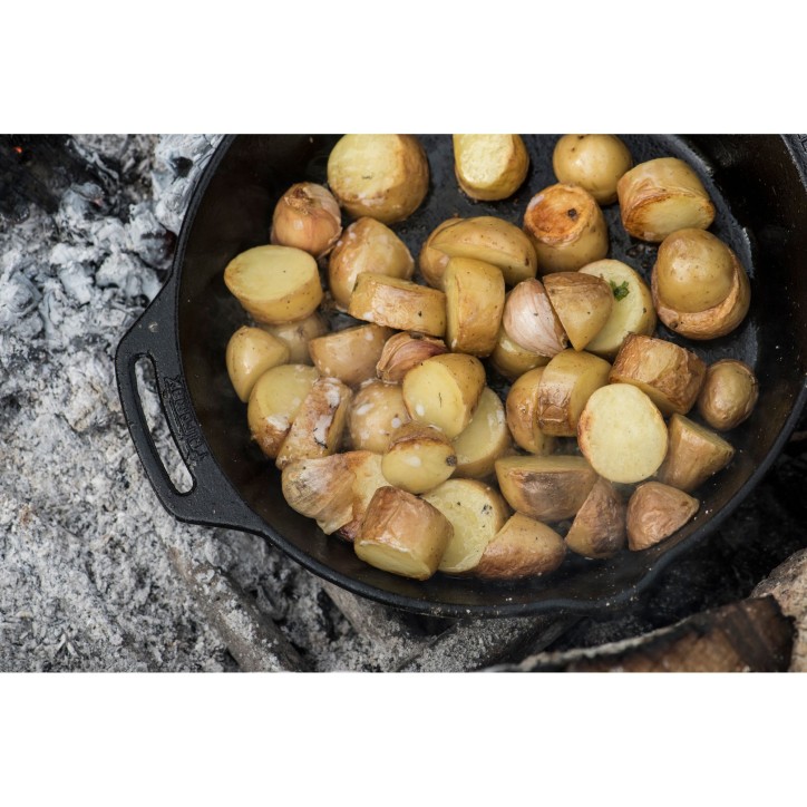 FIRE SKILLET WITH TWO HANDLES PETROMAX fp25h-t (ø25 cm/1,6 liters) FIRE SKILLET WITH TWO HANDLES PETROMAX fp25h-t (ø25 cm/1,6 liters)