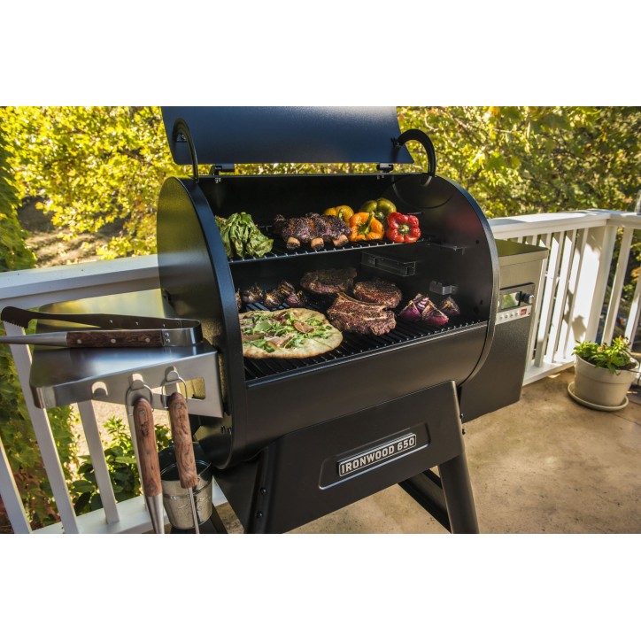 BARBECUE À PELLETS TRAEGER IRONWOOD 650 + HOUSSE + TABLETTE AVANT EN CADEAU BARBECUE À PELLETS TRAEGER IRONWOOD 650 + HOUSSE + TABLETTE AVANT EN CADEAU