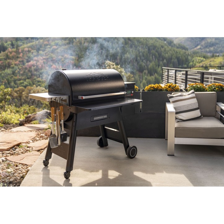 BARBACOA DE PELLETS TRAEGER IRONWOOD 885 + FUNDA  + ESTANTE FRONTAL DE REGALO